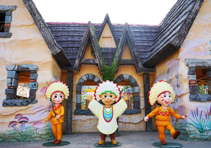 白天玩欧乐堡梦幻世界，晚上住骑士酒店