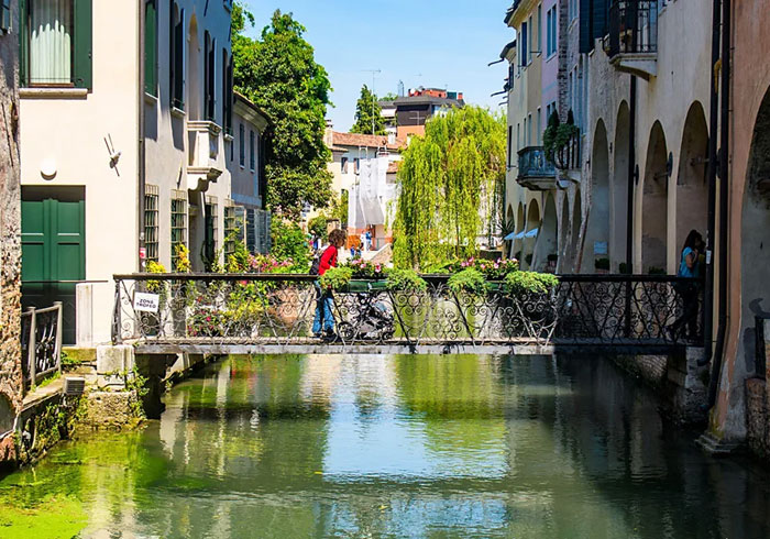 水影与壁画间的低语，威尼斯姐妹城特雷维索，很少有人知道这里的