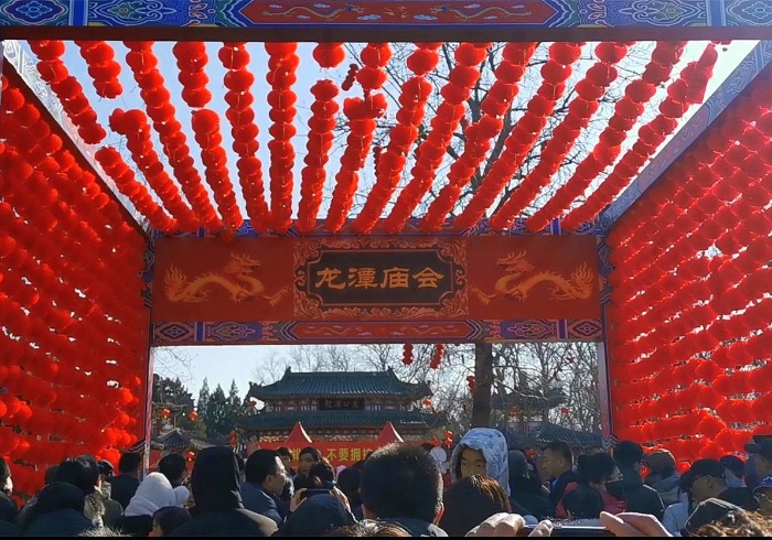 龙年春节到，玩冰雪，逛庙会