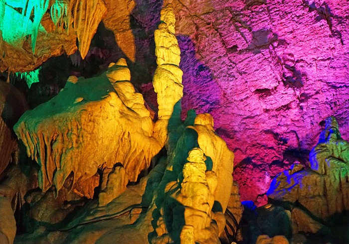 北京平谷隐藏一处洞穴，洞内场景千姿百态