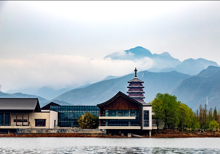 春游雁西湖 饱览雨中湖光山色 感受江