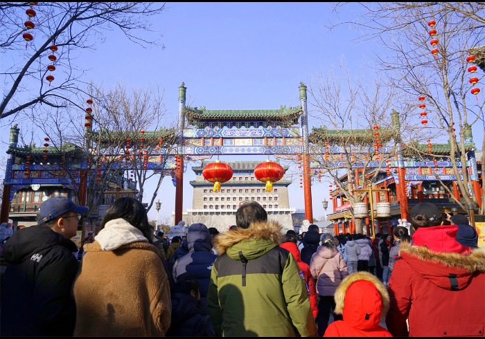 逛前门大街，吃喝玩乐过大年
