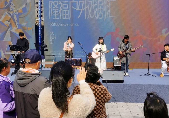 京城隆福寺，戏剧汇里寻旧忆，老街区中焕新生