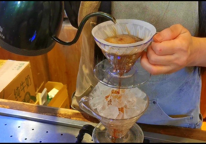 和顺古镇遇故人，一杯云南小粒咖啡品时